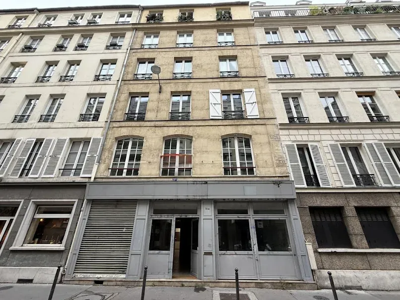 Esterno - Commercial Space with Stone Facade in Paris 11ème