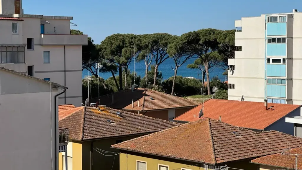 Rõdu - Bright Apartment with Sea View in Follonica