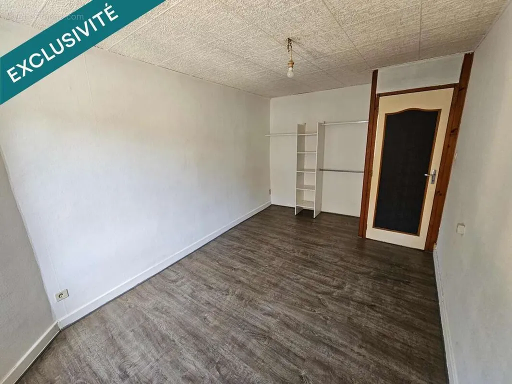 Pièces - Immeuble avec Appartements à Saint-Germain-Des-Fossés