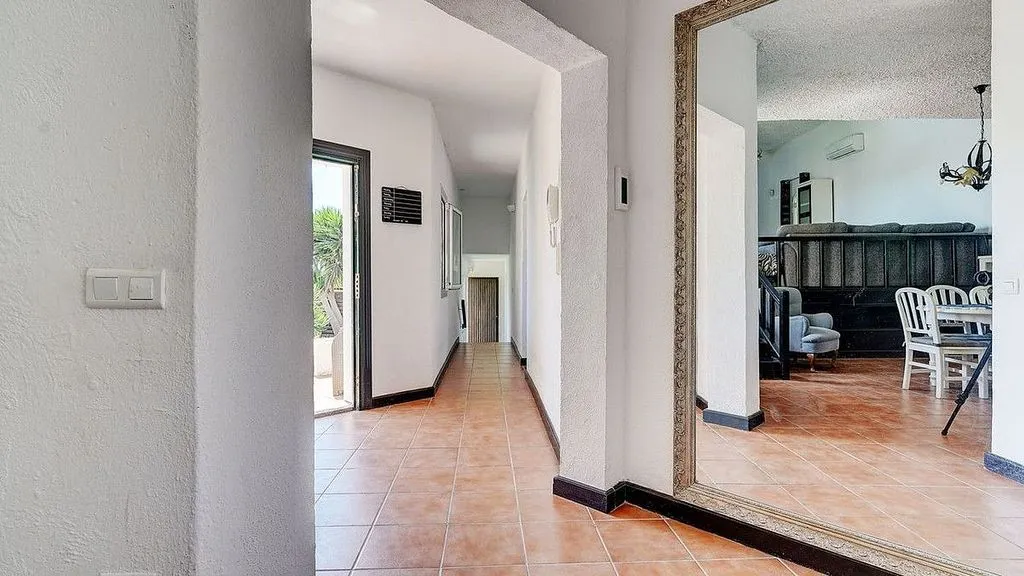 hallway_entrance