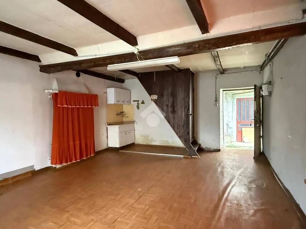 Pièces - Rustic House with Garden in Viù