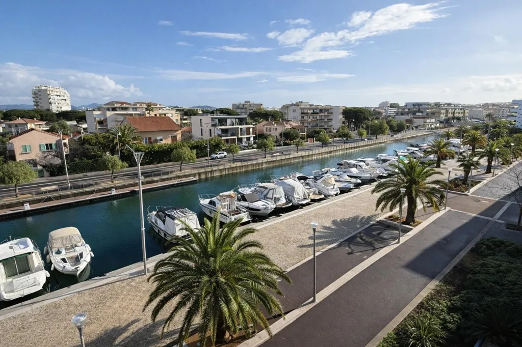 Välivaade - Apartment with Sea View in Port Fréjus