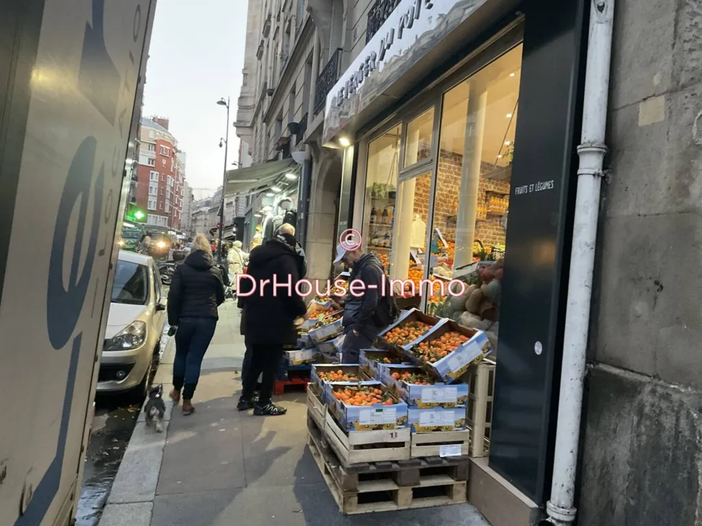 Exterior - Shop with Basement in Paris 18th
