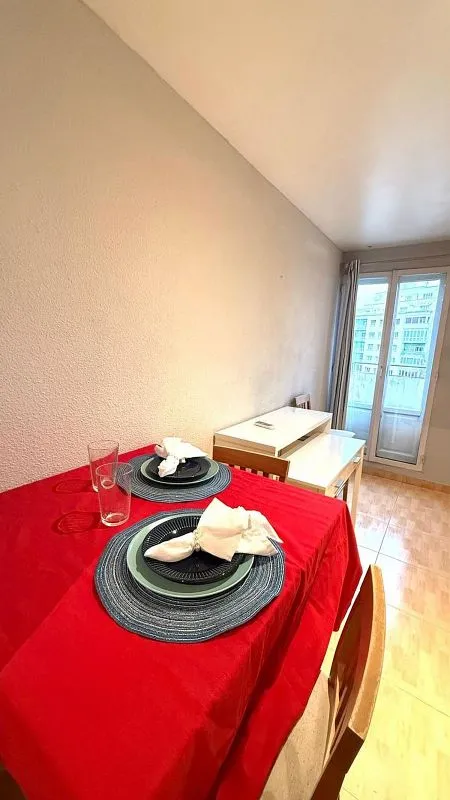 Söögituba - Furnished Studio with Balcony in Goya, Madrid