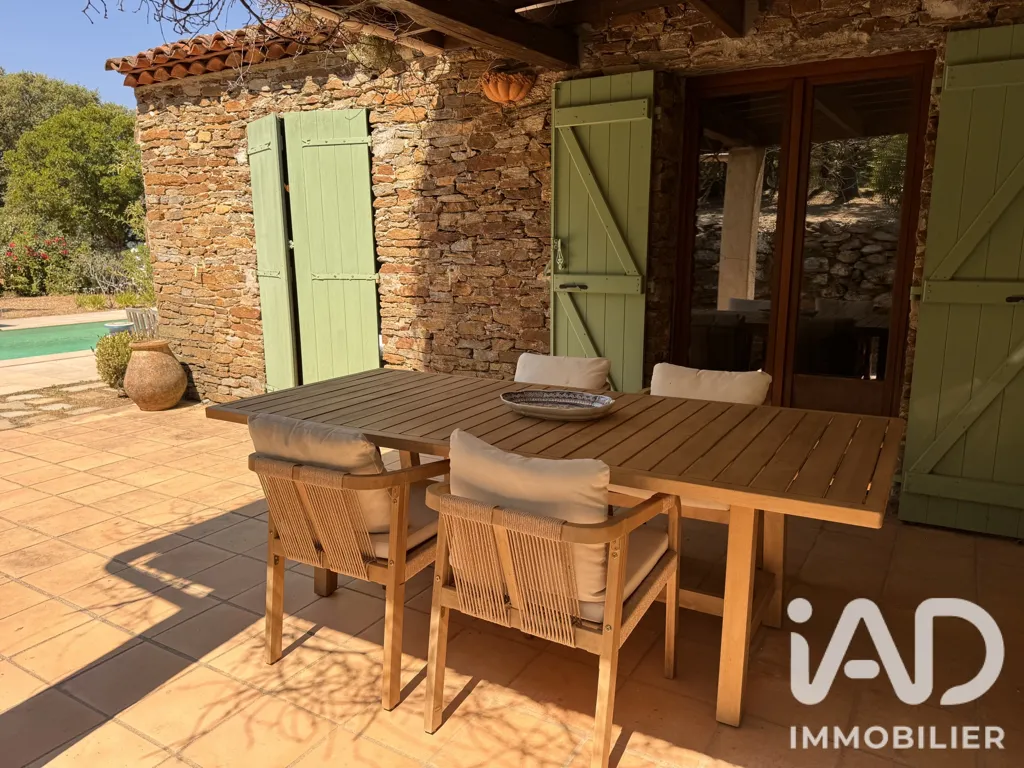 Terrasse - Maison de Campagne avec Piscine à La Garde-Freinet