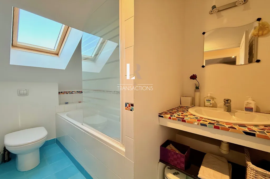 Character House with Jacuzzi in La Rochelle
