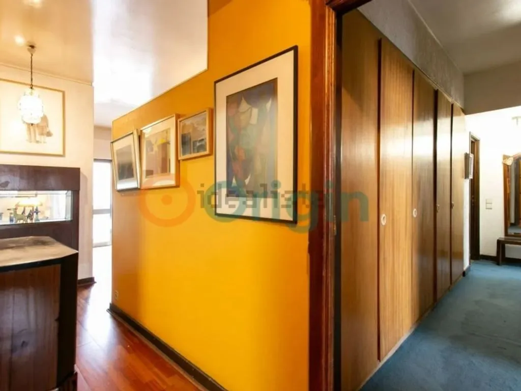 Entrée - Architect-Designed Flat with Terrace in Alto dos Moinhos