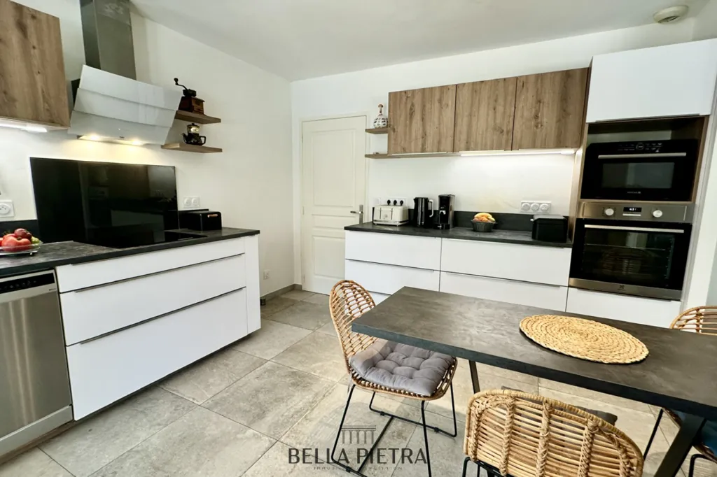 Cuisine - Villa Rénovée avec Piscine près de Sommières