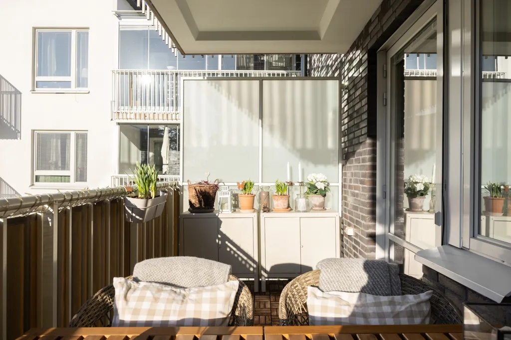 Balcon - 55+ Apartment with Two Balconies in Nockeby Backe