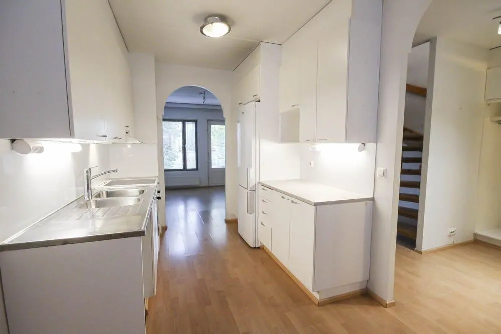 Kitchen - Apartment with Balcony in Tapiola, Espoo