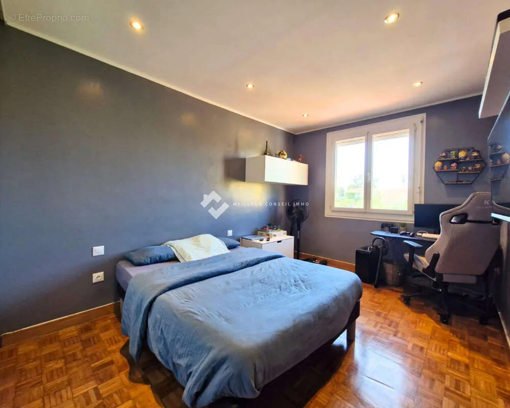 Chambres - Appartement avec Garage et Cour à Perpignan
