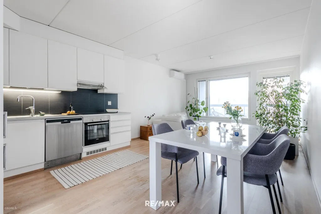 Dining Room - Modern Apartment with West-Facing Terrace in Länsi-Pasila