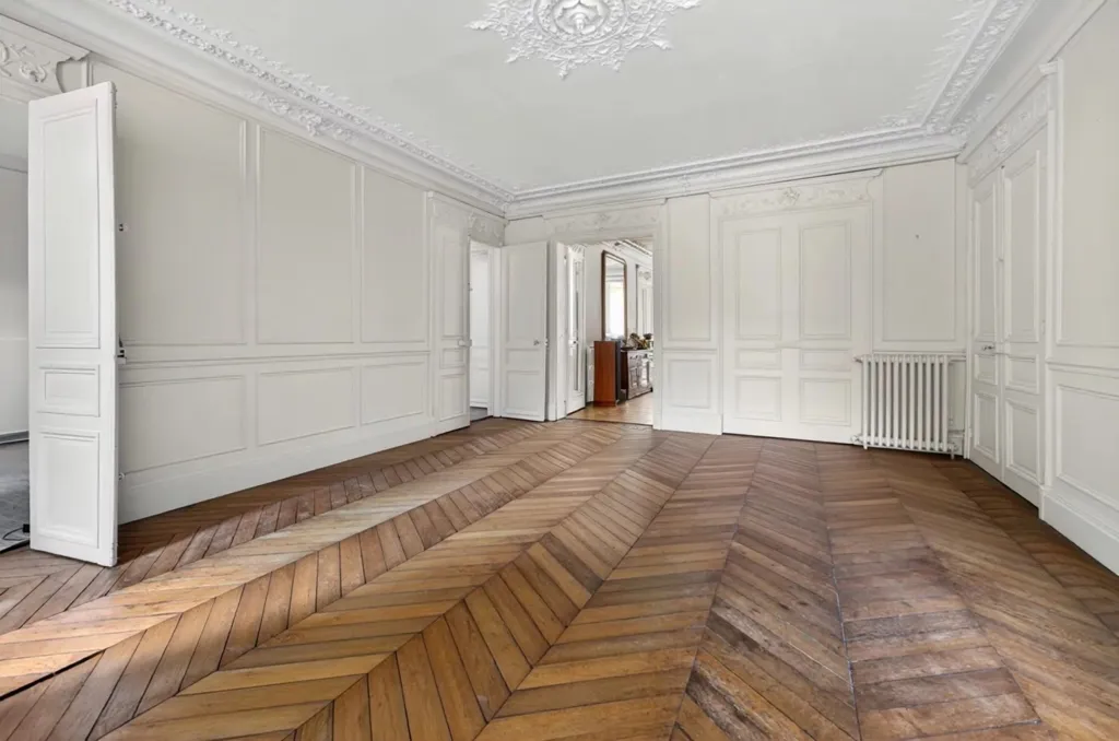 Soggiorno - Renovable Parisian Apartment with High Ceilings