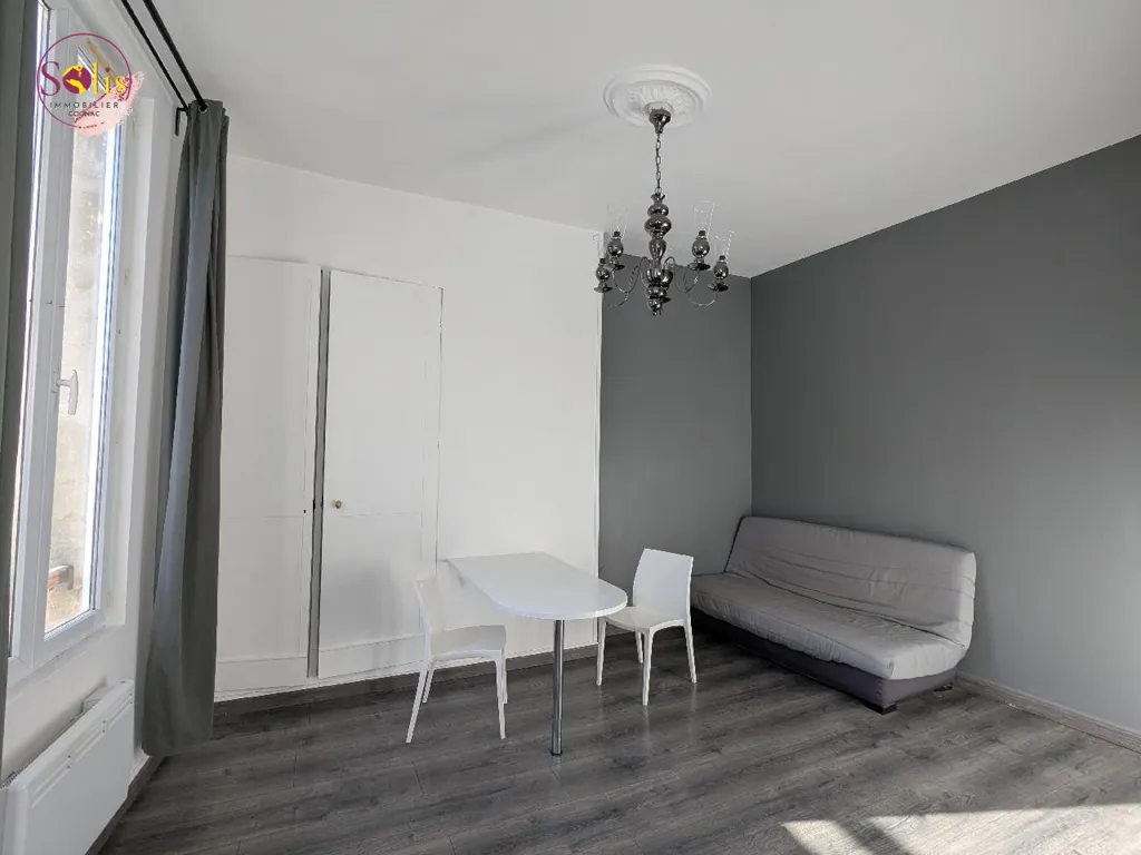 Salle à manger - Studio Meublé en Hyper Centre à Cognac