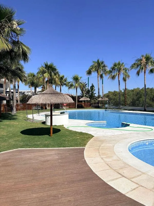 Bassein - Apartment with Pool and Terrace in Playa Granada