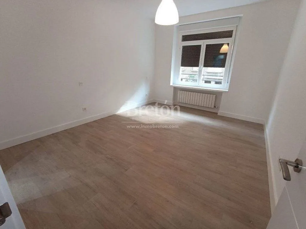 Rooms - Modernised Flat with Balcony near University