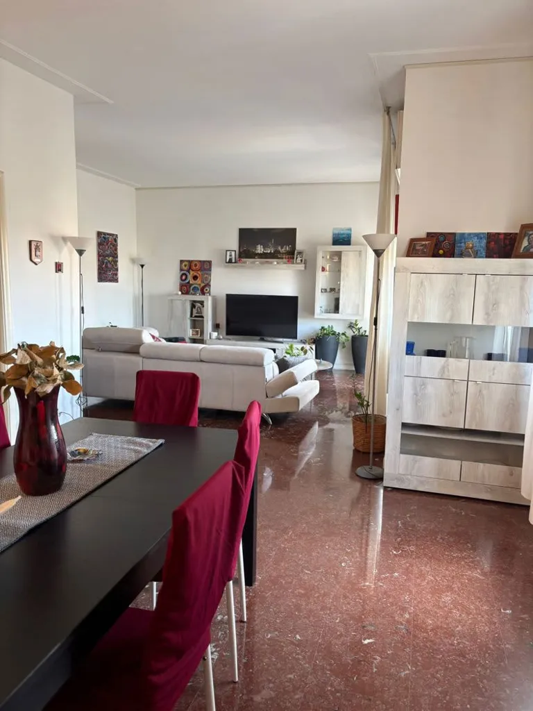 Salle à manger - 4-Bedroom Apartment with Panoramic Balconies in Monza