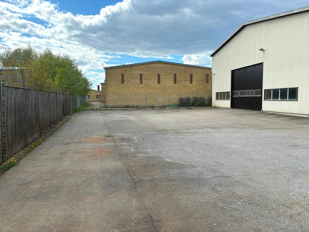 Välivaade - Industrial Property with Large Hall in Central Hörby