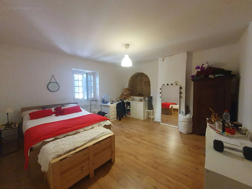Chambres - Maison de Village en Pierre avec Cour à Calvisson