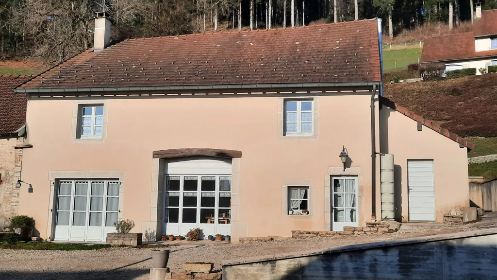 Extérieur - Maison en Pierre avec Jardin à Présilly