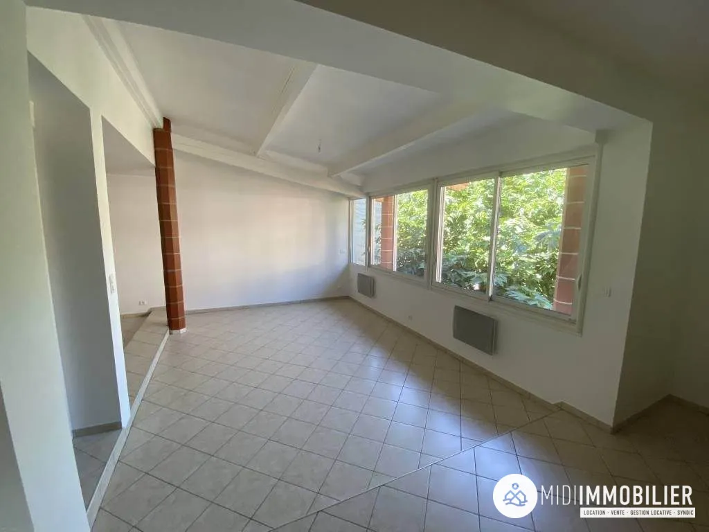 Elutuba - 3-Bedroom Apartment with Balcony in Carmaux
