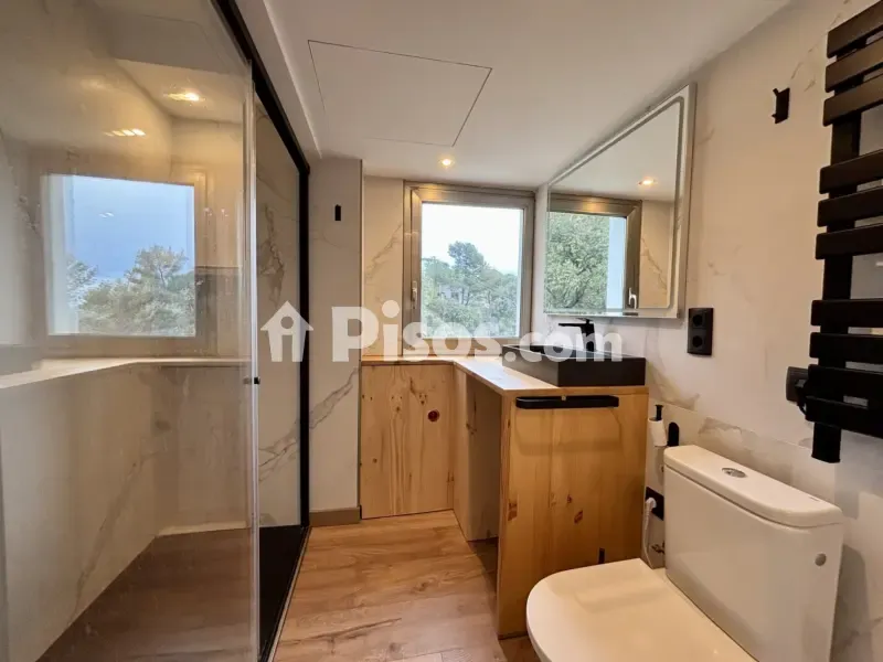 Bathrooms - Spacious House with Private Pool in Costa Brava