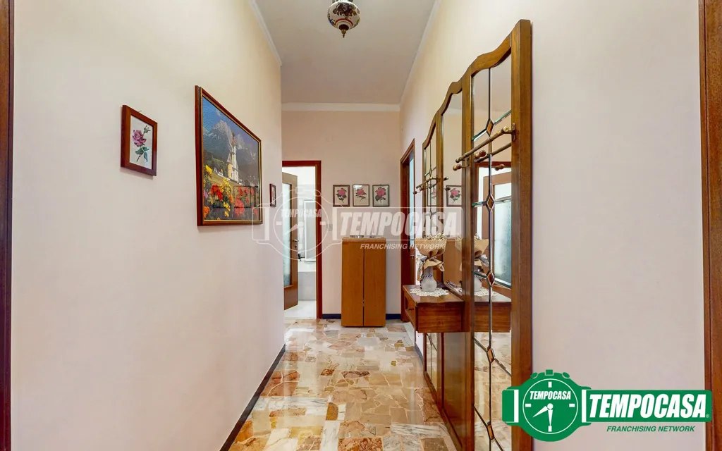 Esik - Apartment with Balcony and Parking in Ovada