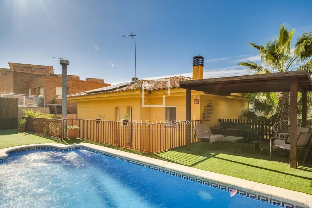 Piscine - Detached House with Pool in Vilassar de Dalt