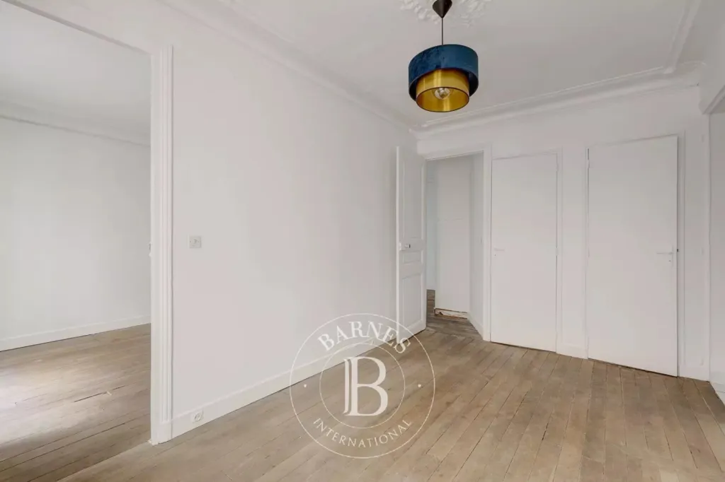 Rooms - 3-Piece Parisian Flat with Courtyard View