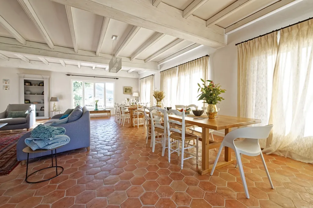 Dining Room - Luxury Villa with Private Lake in Brignoles