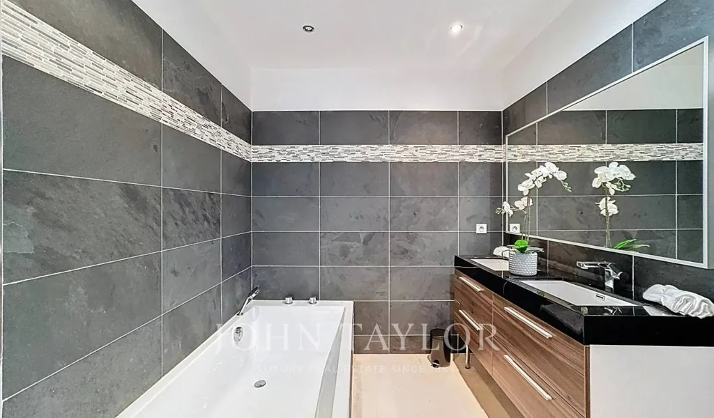 Bagni - Contemporary Villa with Pool in Roquefort-les-Pins