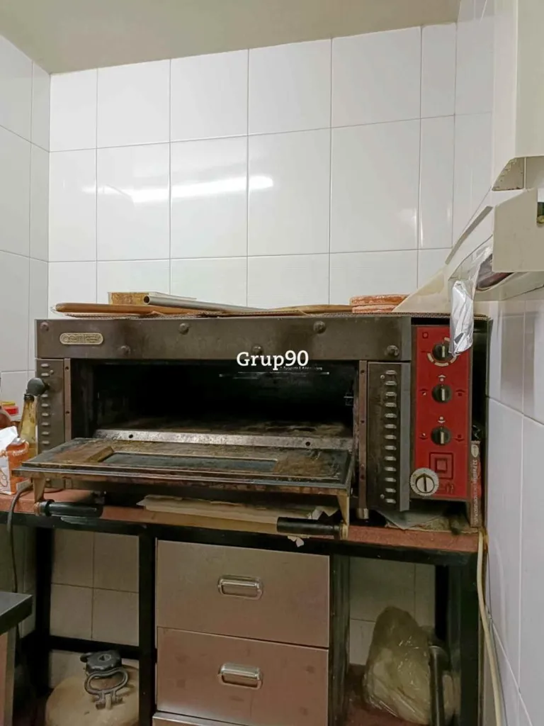 Kitchen - Restaurant for Rent with Terrace in Lleida