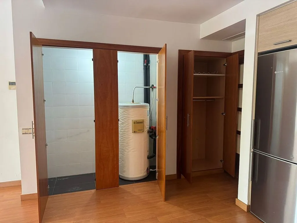 Pièces - 1-Bedroom Flat with Air Conditioning in S. XX