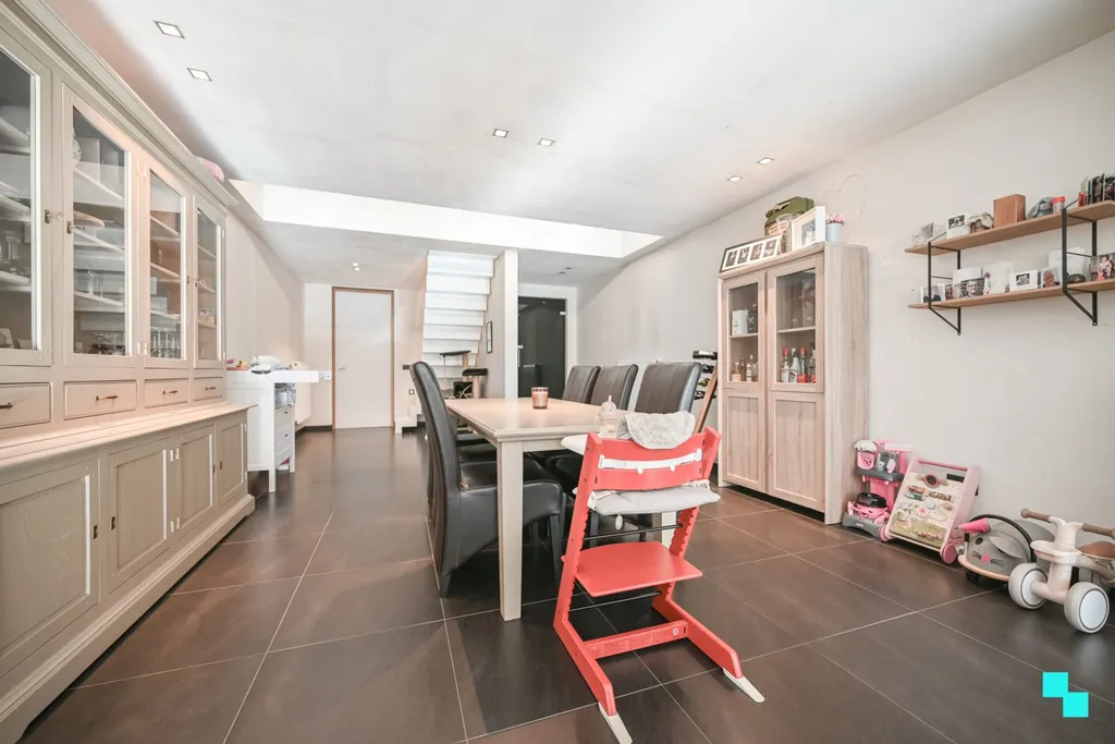 Salle à manger - Maison Rénovée avec Jardin à Izegem