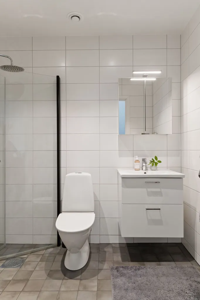 Salles de bain - Modern Apartment with Garden in Ytterby