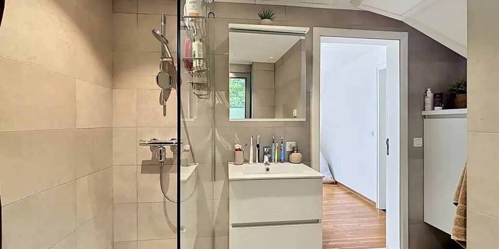 Salles de bain - Appartement avec Jardin dans le Quartier De Sterre à Kapellen