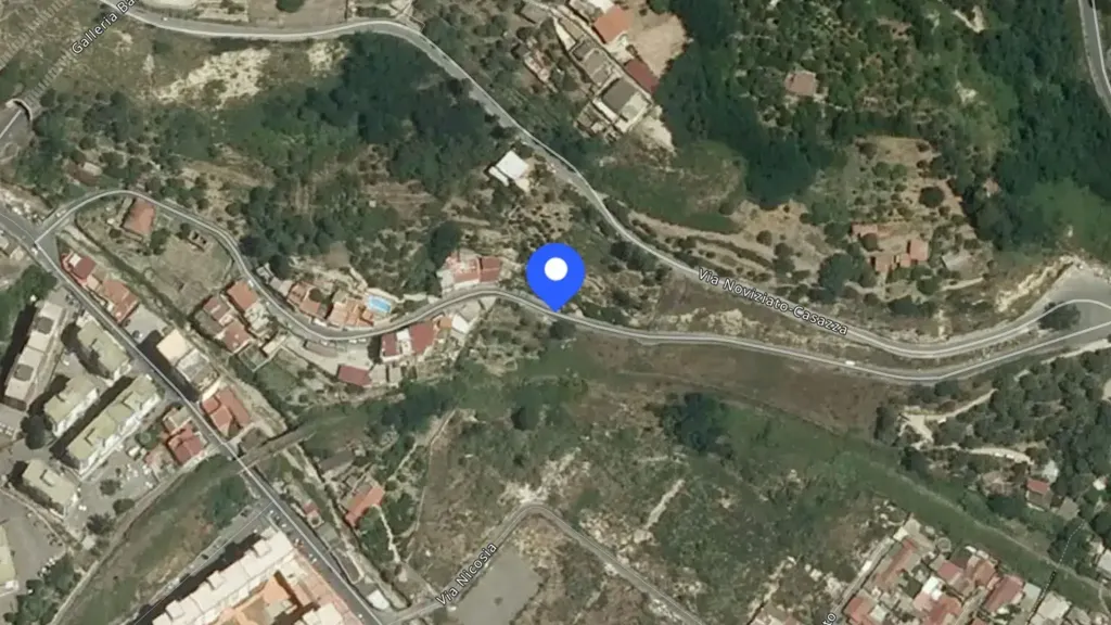 Ground Floor Apartment with Courtyard in Messina