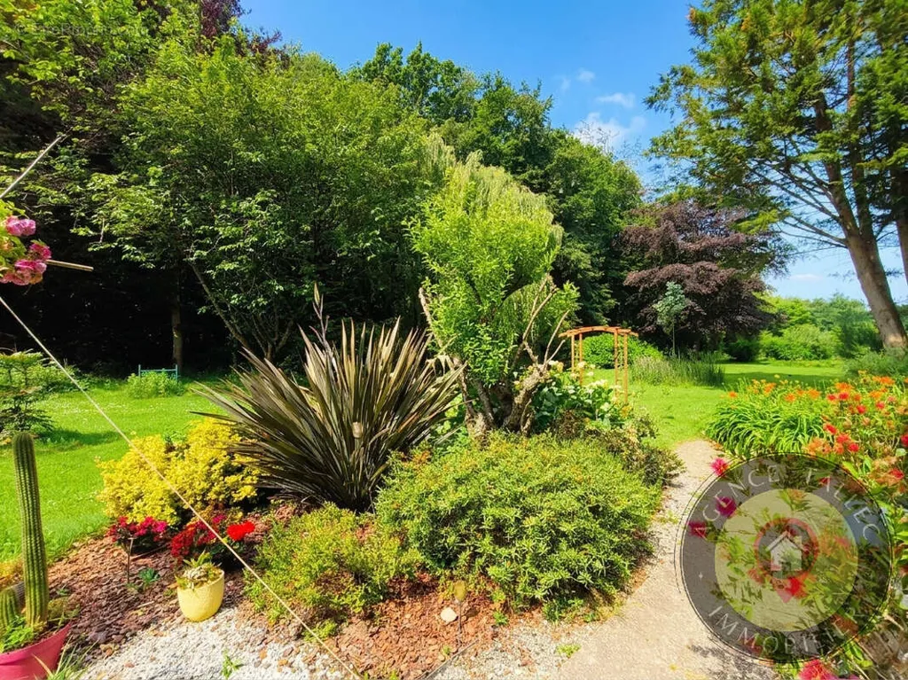 Giardino - Leisure Plot with Orchard near Dinan