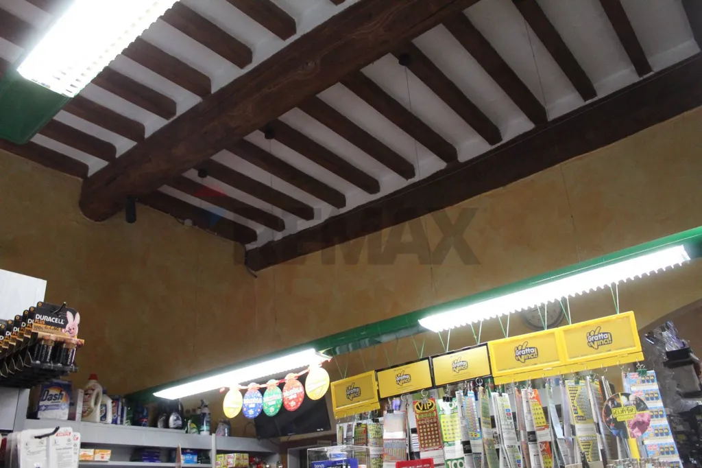 Pièces - Established Tabaccheria in Village Centre