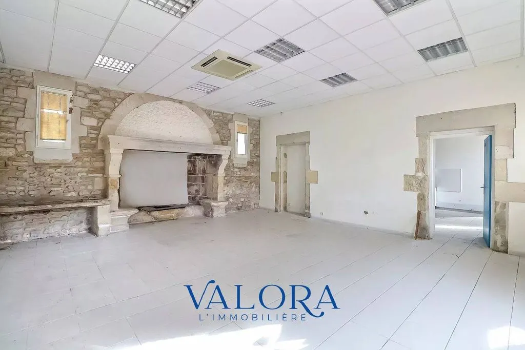 Toad - Luxury Hotel with Extensive Land in Nîmes