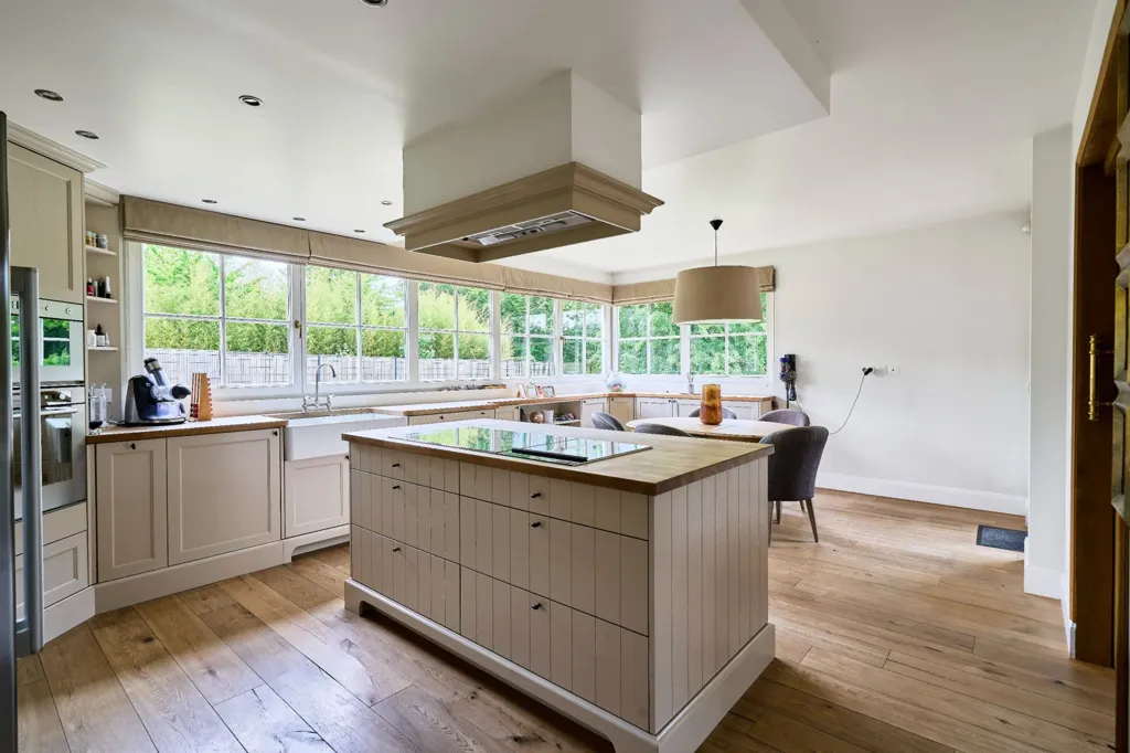 Kitchen - Luxury House with Private Pool in Mouvaux