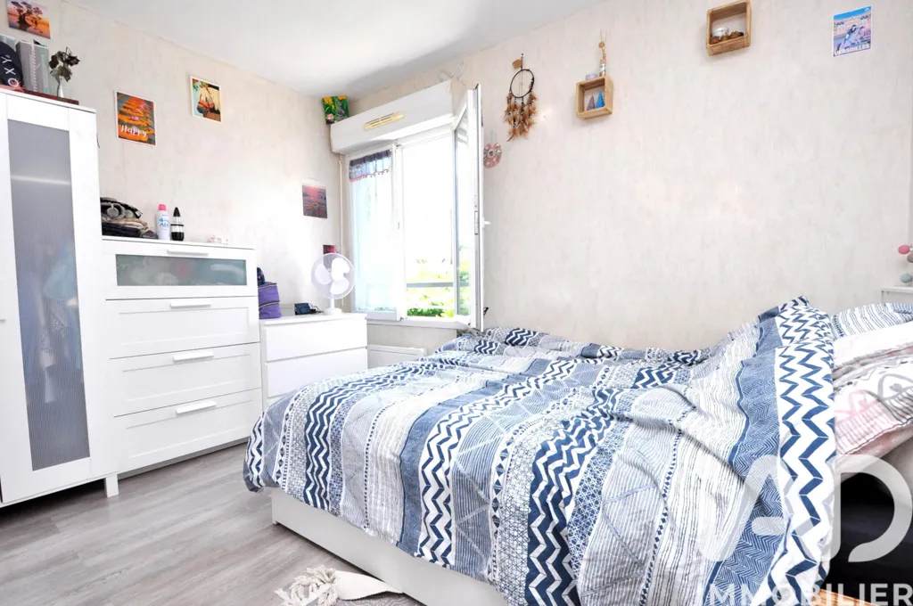 Bedrooms - Apartment with Balcony in Arpajon Centre