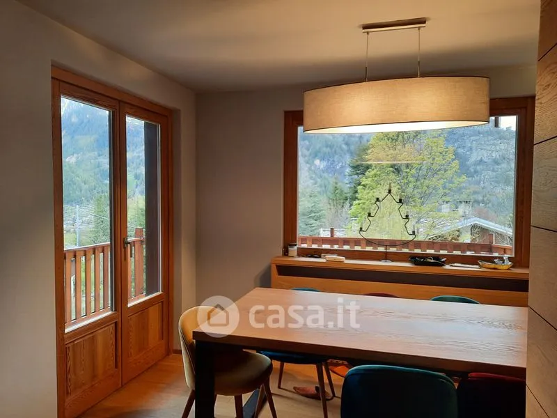 Söögituba - Panoramic Apartment with Balcony in Courmayeur