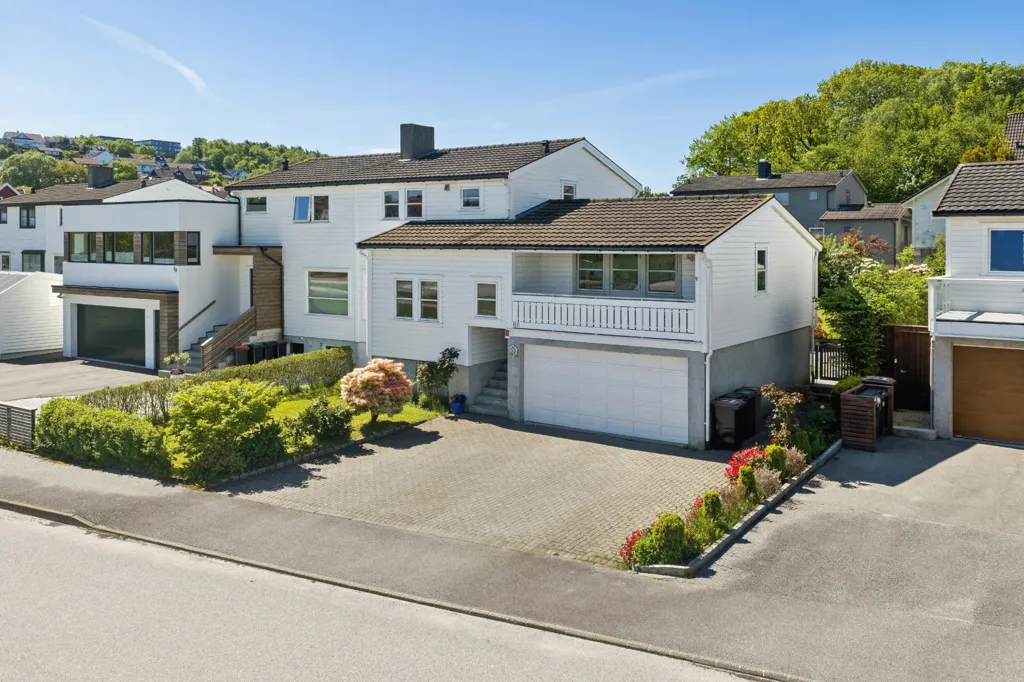 Extérieur - Three-Storey Townhouse with Sea View in Sola