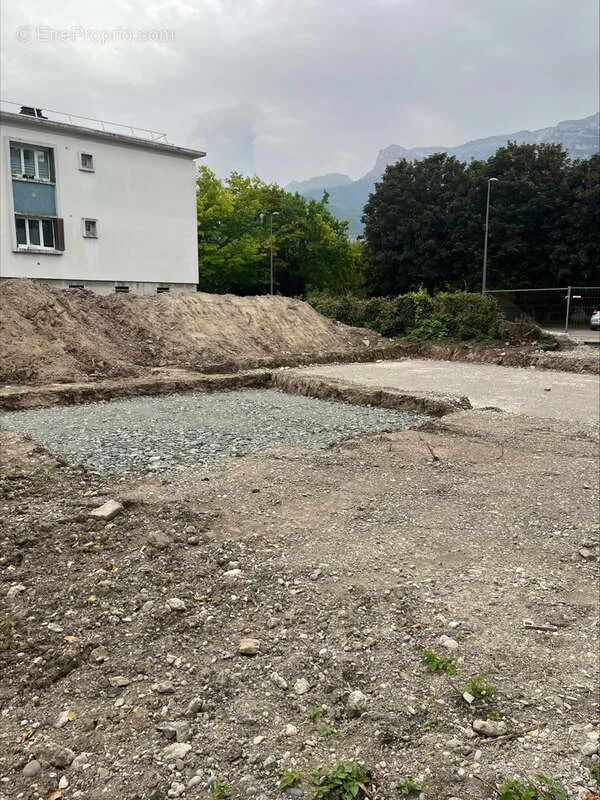 Jardin - Terrain Viabilisé avec Jardin à Pont de Claix