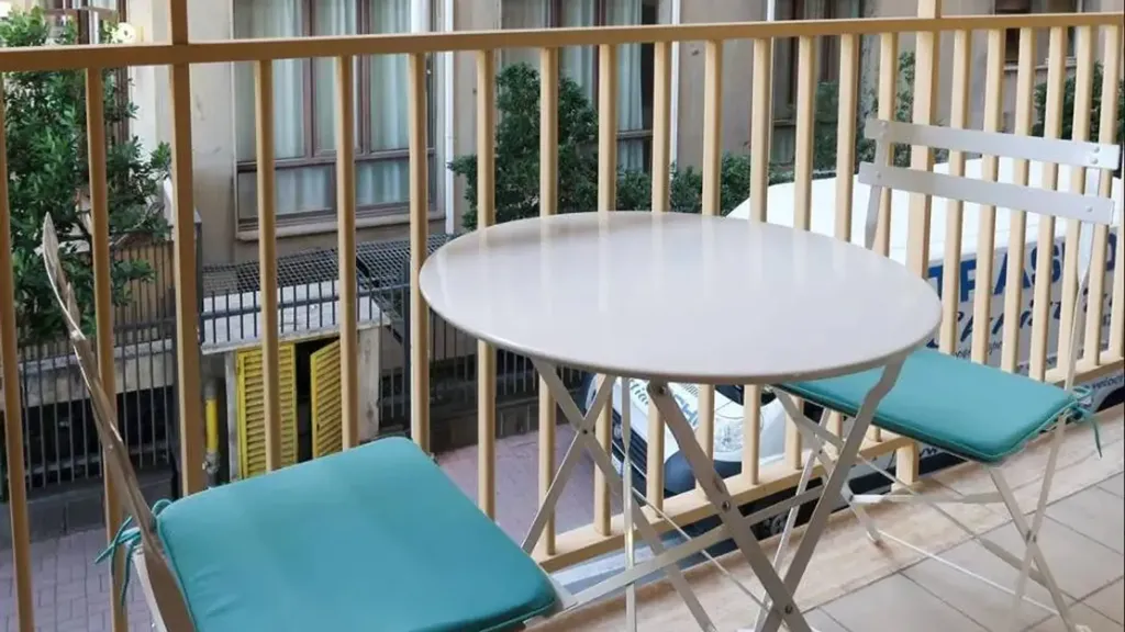 Rõdu - Seafront Apartment with Balcony in Taggia