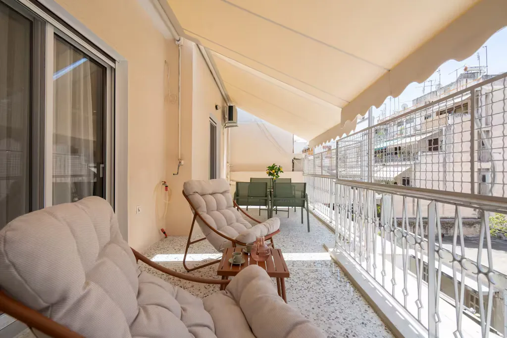 Rõdu - City View Flat with Solar Panels in Athens