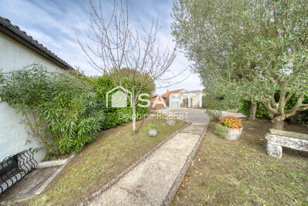 Aed - Charming House with Garden in Saintes