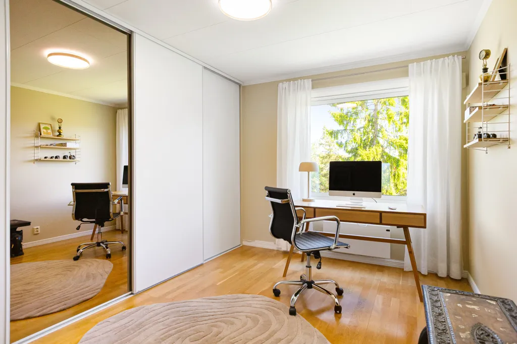 Office - Spacious Terraced House with Terrace in Quiet Area