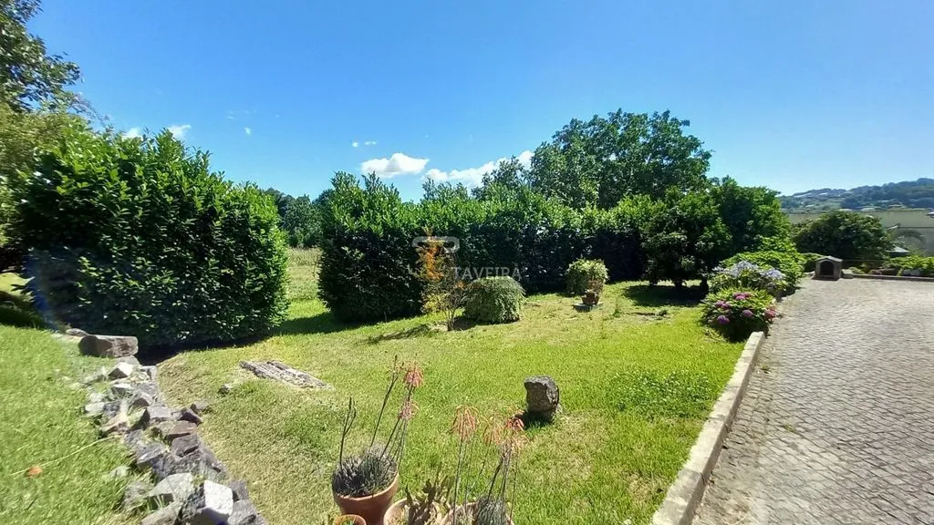 Aed - Modern Luxury House with Garden in Arcos de Valdevez